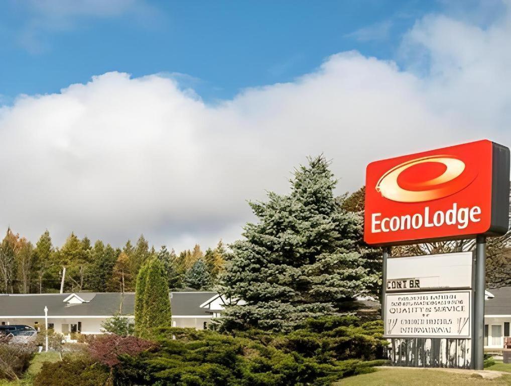 Econo Lodge Lakeshore Манистик Экстерьер фото