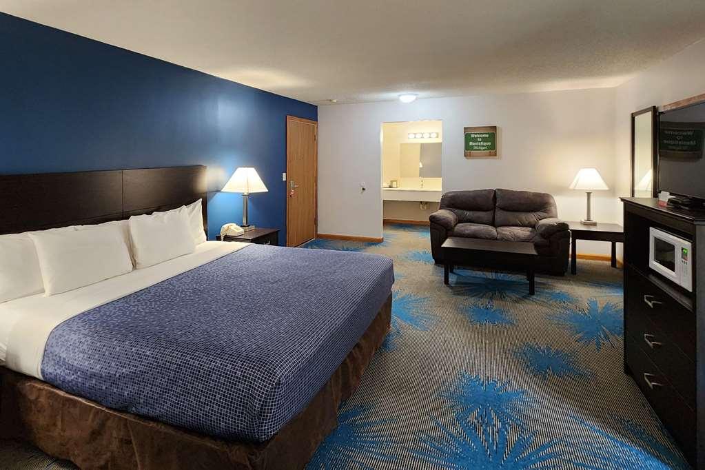 Econo Lodge Lakeshore Манистик Номер фото
